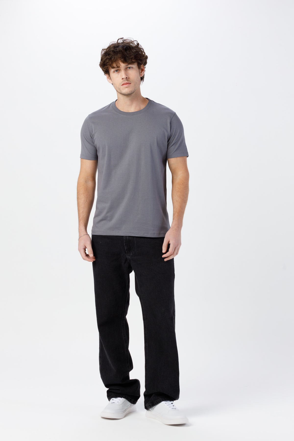 Camiseta Básica Lisa Unissex - 100% Algodão -Fio 30.1 Gola Careca - Chumbo