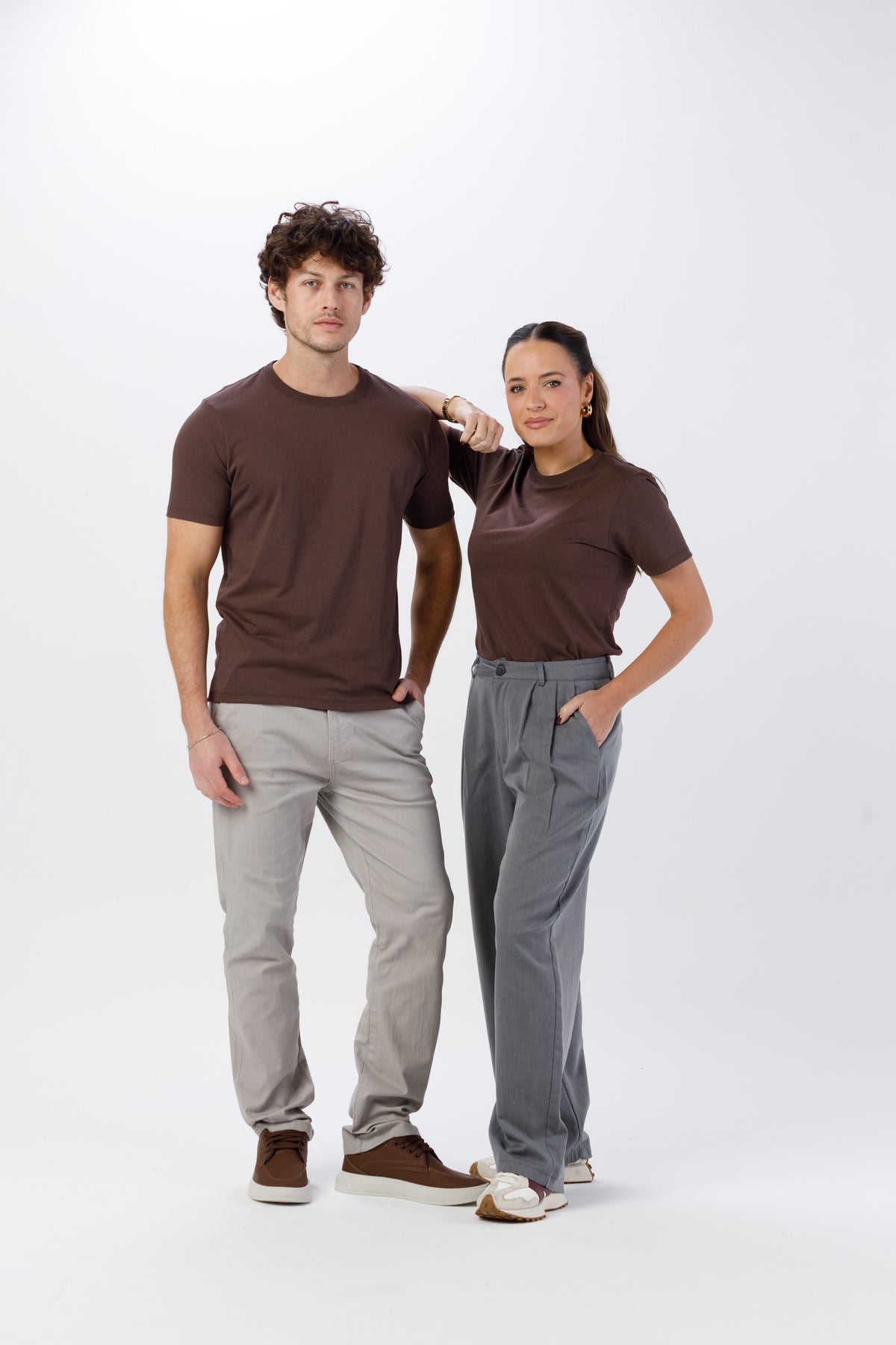 Camiseta Básica Lisa Unissex - 100% Algodão -Fio 30.1 Gola Careca - Marrom