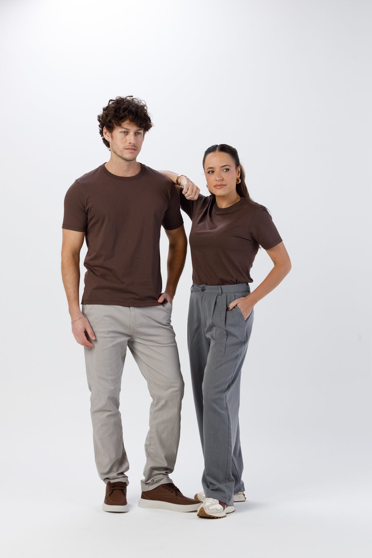 Camiseta Básica Lisa Unissex - 100% Algodão -Fio 30.1 Gola Careca - Marrom
