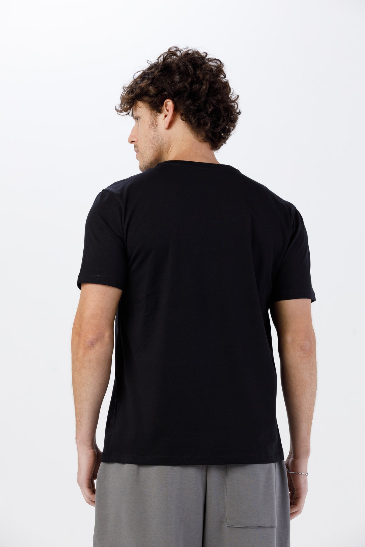 Camiseta Básica Lisa Unissex - 100% Algodão -Fio 30.1 Gola Careca - Preta