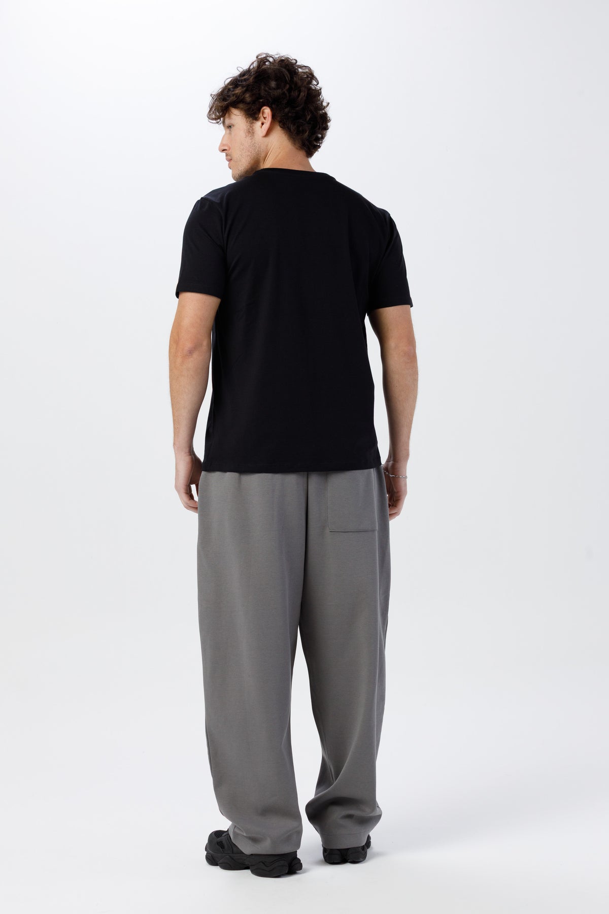 Camiseta Básica Lisa Unissex - 100% Algodão -Fio 30.1 Gola Careca - Preta
